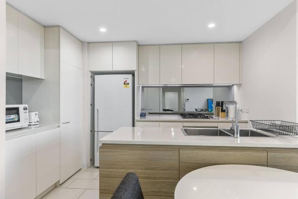 Two Bedroom Private Apartment In Lane Cove With Parking Sydney Exteriör bild